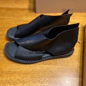 Born Kai sandal all black 9m